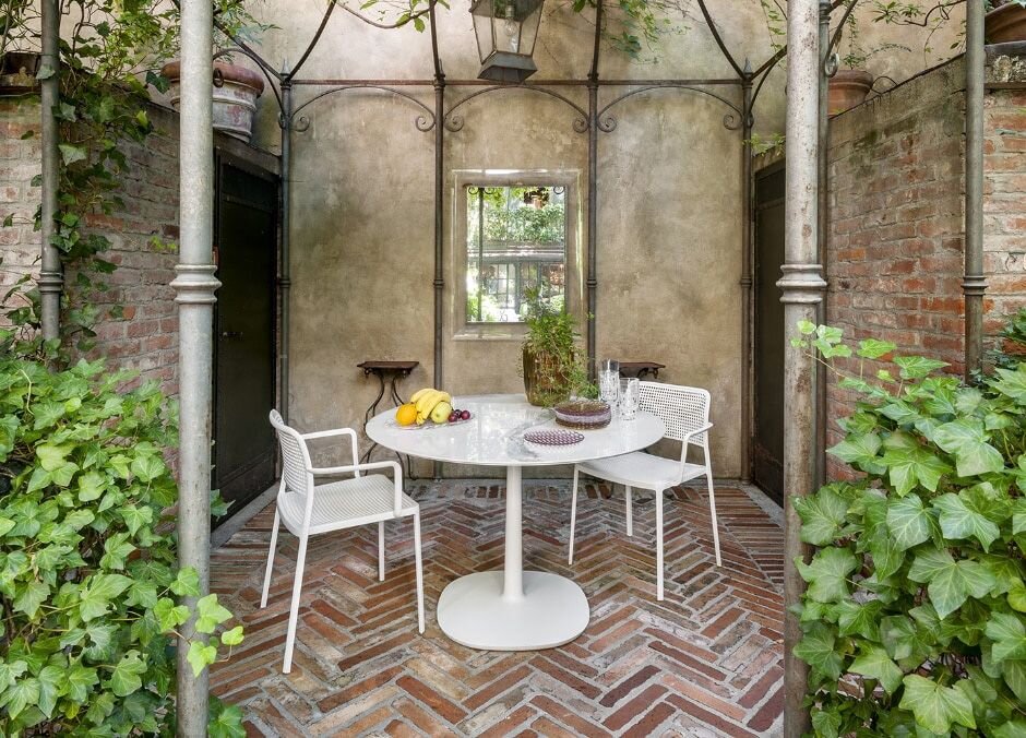 Multiplo outdoor table - Round top by Kartell Furniture Tables